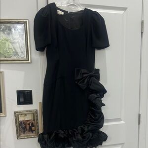 Elegant Black Dress with Bow Detail